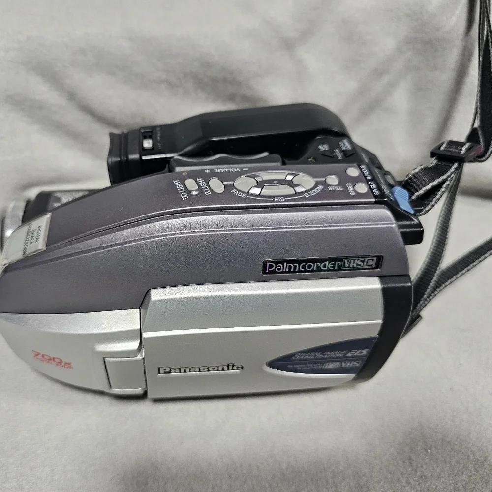 Vintage Quasar Palmcorder VHS Digital Camcorder. No Battery Untested